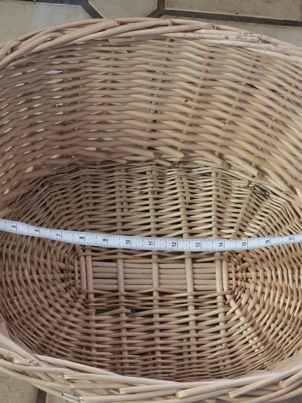 Natural Woven Storage Basket in Beige - Versatile Home Organizer